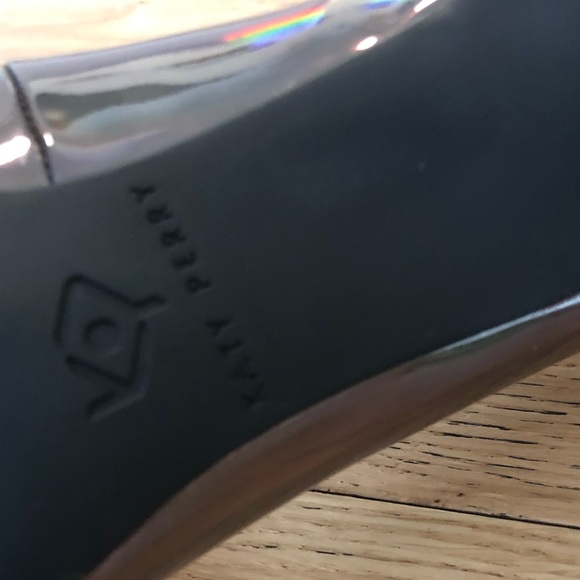 NWOT Katy Perry Iridescent Heels - Picture 4 of 5